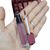رژلب مایع Qoeiden Rose مدل کلههرمی
